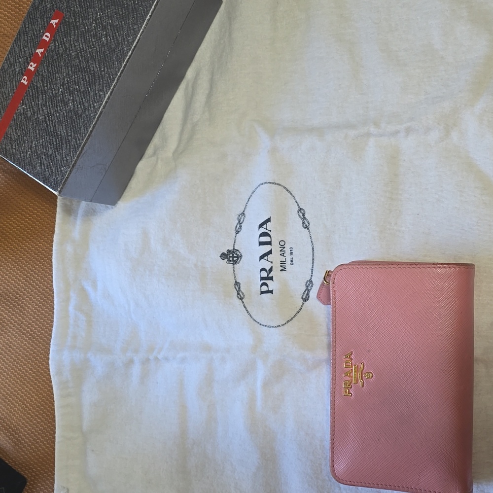 Prada Wallet w/ Dustbag and Box. - Picture 15 of 16